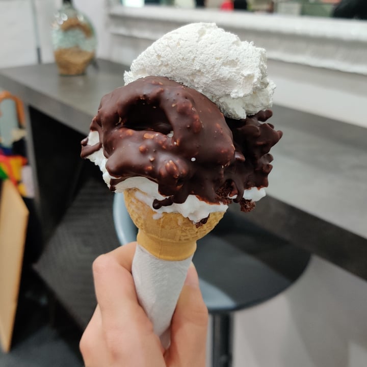 photo of Brivido Gelateria Cono Cioccolato e Cocco Con Panna E Cioccolato Fuso shared by @synbril on  03 Nov 2020 - review