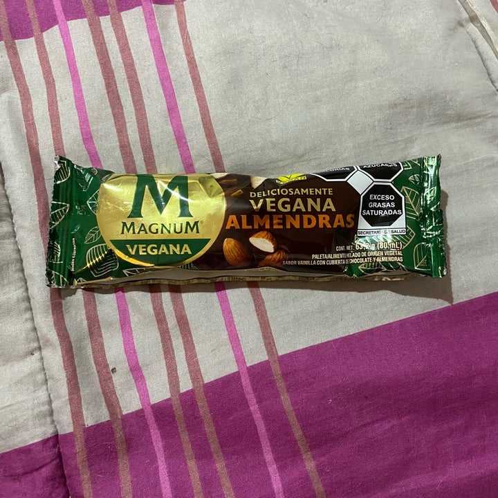 photo of Magnum Magnum Almendras Vegana shared by @elenapera on  05 May 2022 - review