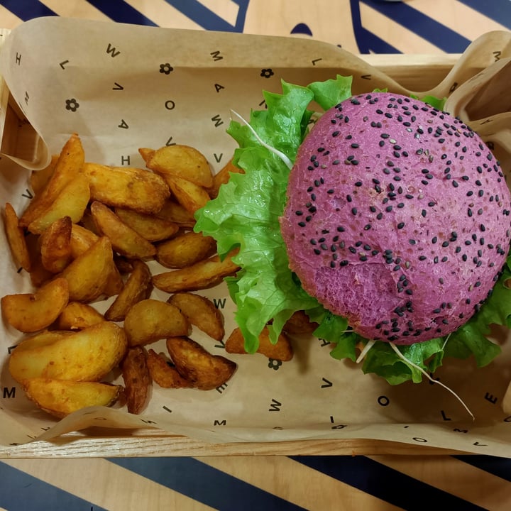 photo of Flower Burger Cherry Bomb shared by @mtn on  16 Dec 2021 - review