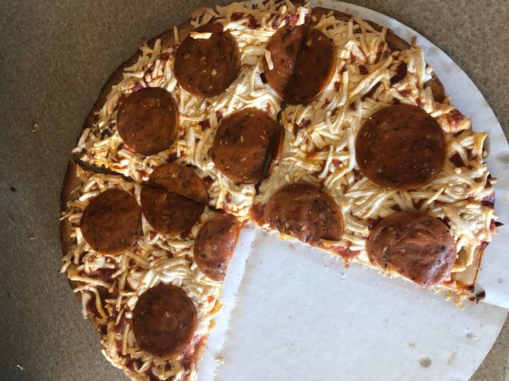 review photo of Safeway Daiya Pepperoni Pizza shared by @runningonplants on 11 Mar 2019 - review