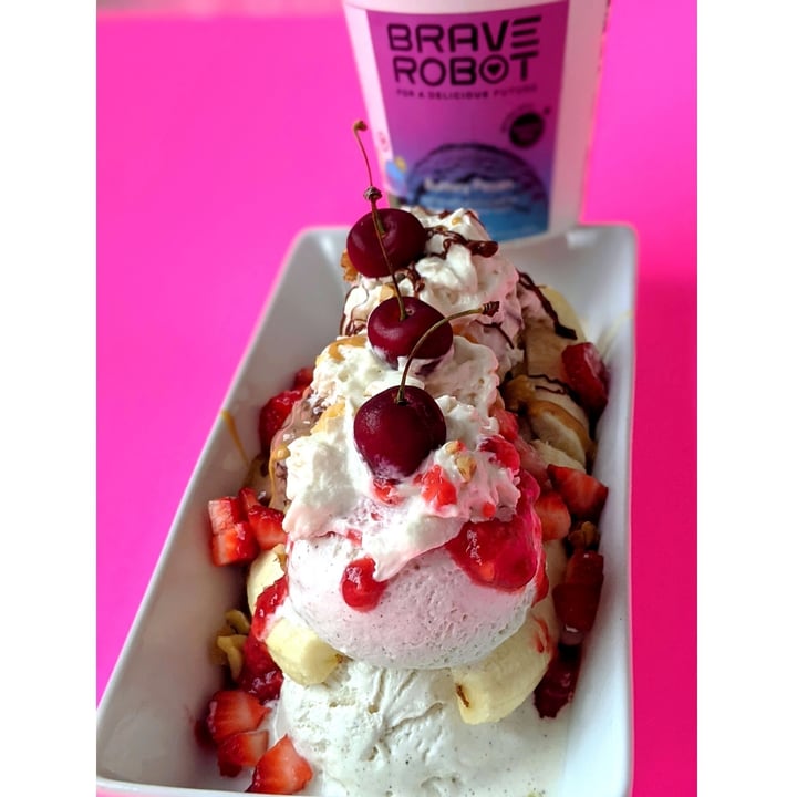 photo of Brave Robot Brave Robot Buttery Pecan Animal-Free Dairy Ice Cream shared by @veggieassassin on  29 Jul 2021 - review
