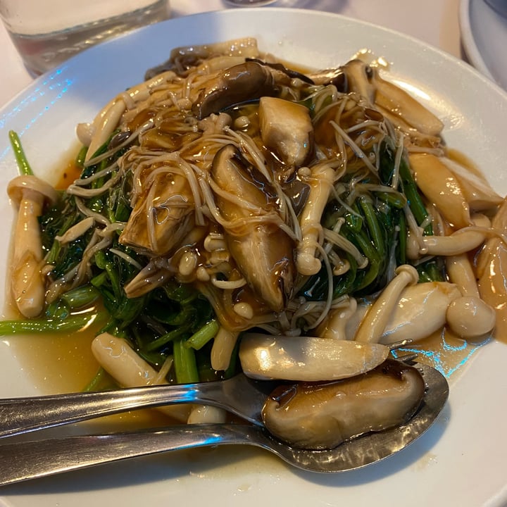 review photo of VegieHut Vegetarian Restaurant Salty soy chicken shared by @mamaoyen on 11 Feb 2022 - review