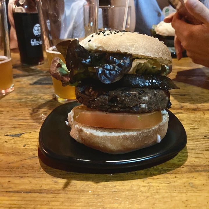 photo of VeganCatBar Black Cat Burger shared by @asiayportia on  14 May 2022 - review