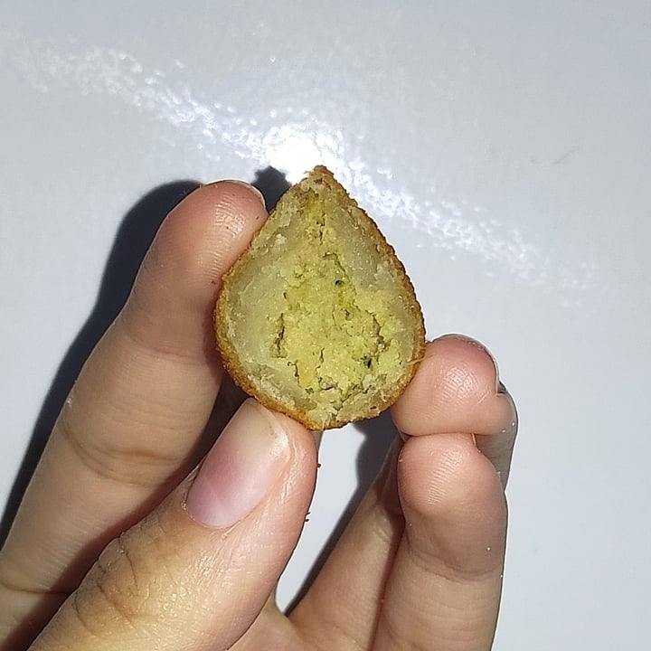 review photo of Carol Coxinhas (Presidente Venceslau, SP) Mini coxinha vegana shared by @agarciax on 06 Dec 2022 - review