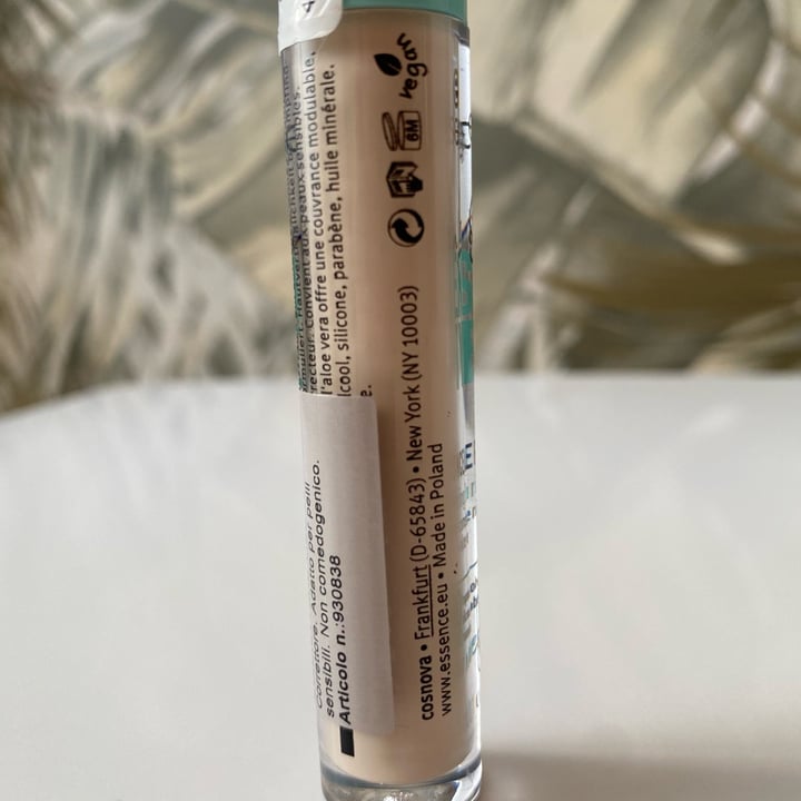photo of Essence  Skin Lovin' Sensitive Concealer shared by @vanillac on  16 Sep 2022 - review