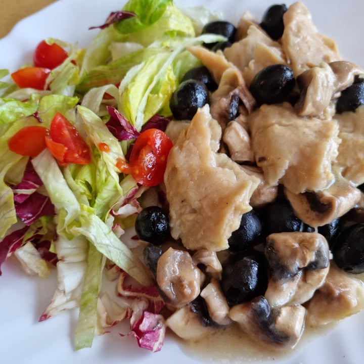 photo of Wow. Scaloppine con funghi e olive shared by @francy82 on  07 May 2022 - review