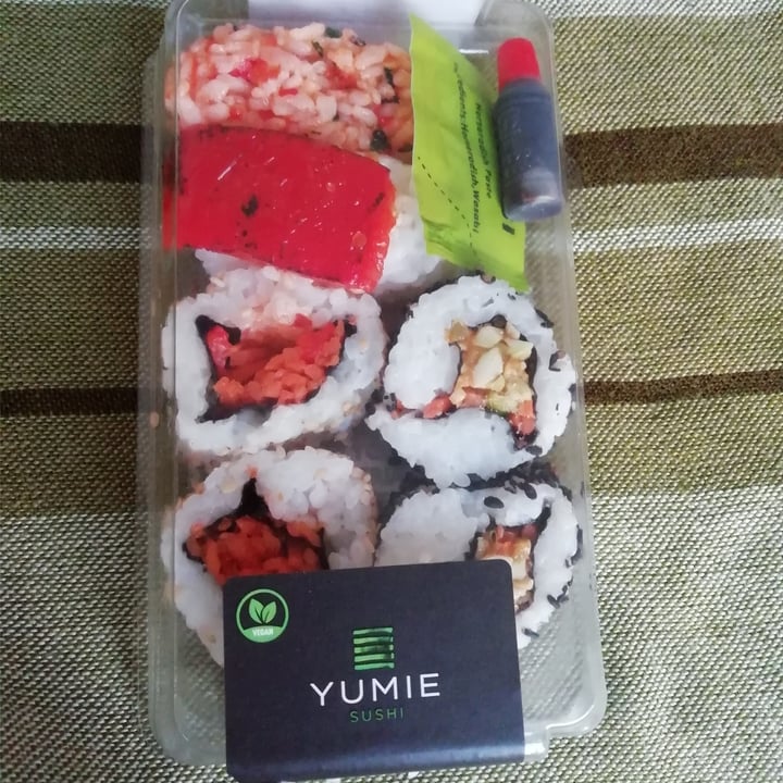 photo of Yumie Vegan Deluxe Sushi shared by @pig1et on  20 Mar 2022 - review