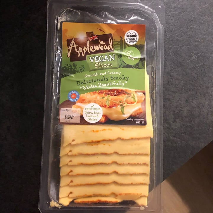 review photo of Applewood Applewood vegan slices shared by @glowria on 03 Apr 2022 - review
