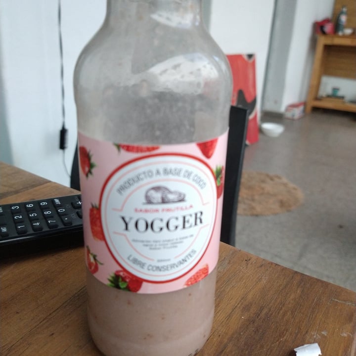 photo of Yogger Yogger sabor Frutilla shared by @catoyuvone on  10 May 2021 - review