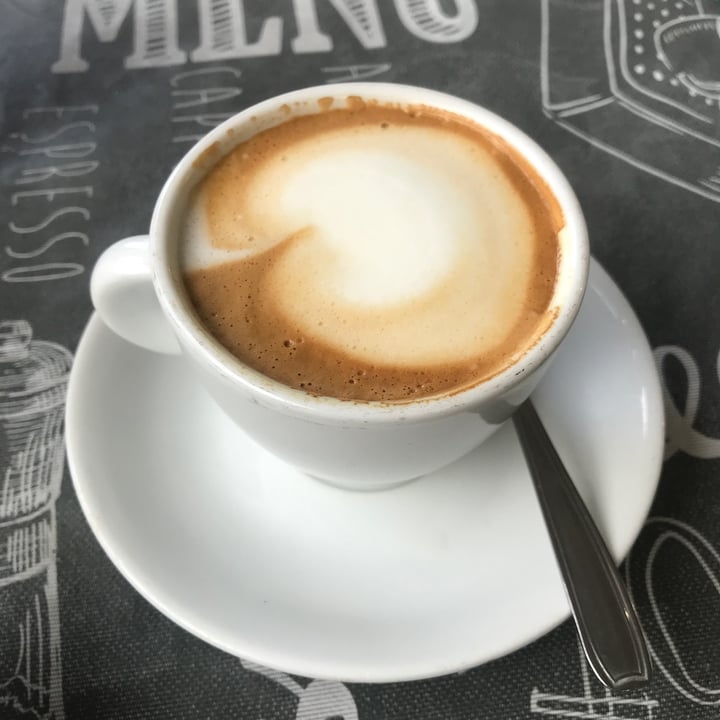 photo of Serafini caffè pasticceria cappuccino di soia shared by @liatraballero on  14 Nov 2022 - review