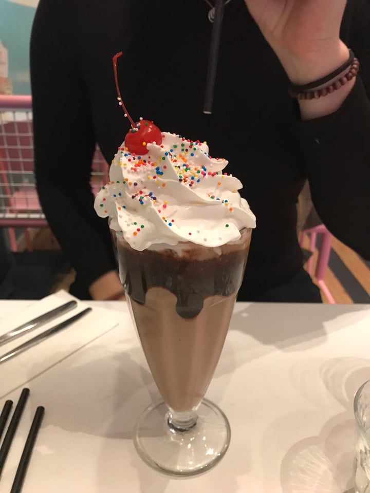 review photo of Deer Mama Vegan Mylk & Burger Bar Chocolate Mylkshake shared by @bloemloete on 30 Jan 2020 - review