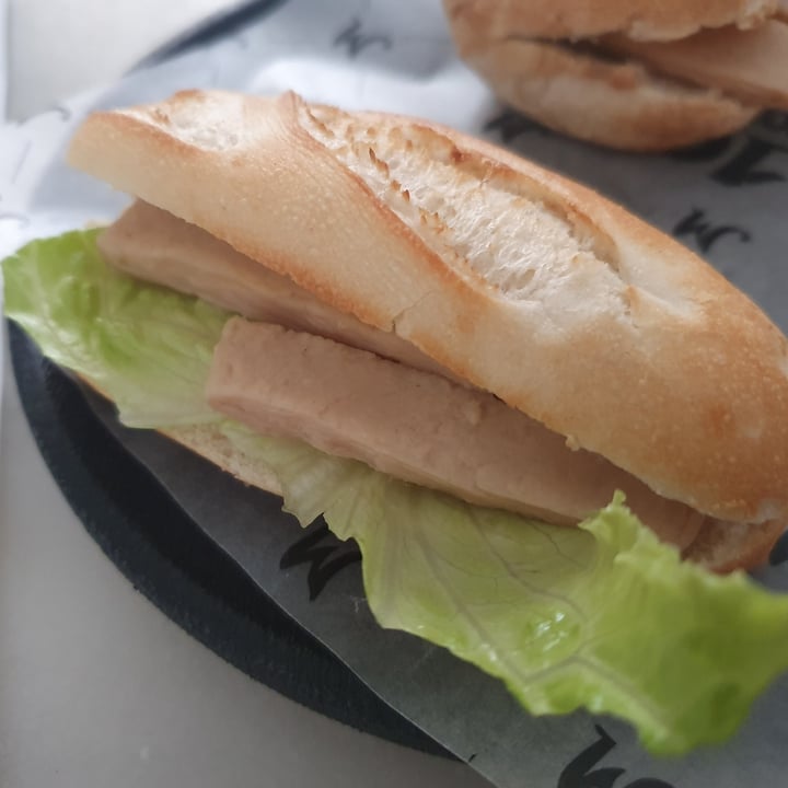 photo of 100 Montaditos Panino Con Straccetti Di "Pollo" Con Lattuga shared by @madaa17mn on  28 Oct 2022 - review