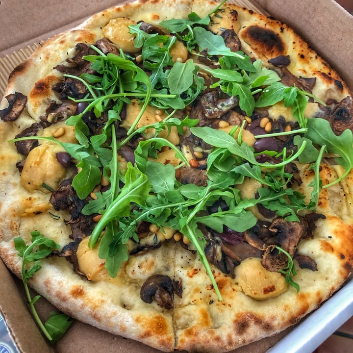 photo of IL FORNELLO, Ajax Vegan Pizza Bianco E Funghi shared by @cassalyssaa on  10 Oct 2020 - review