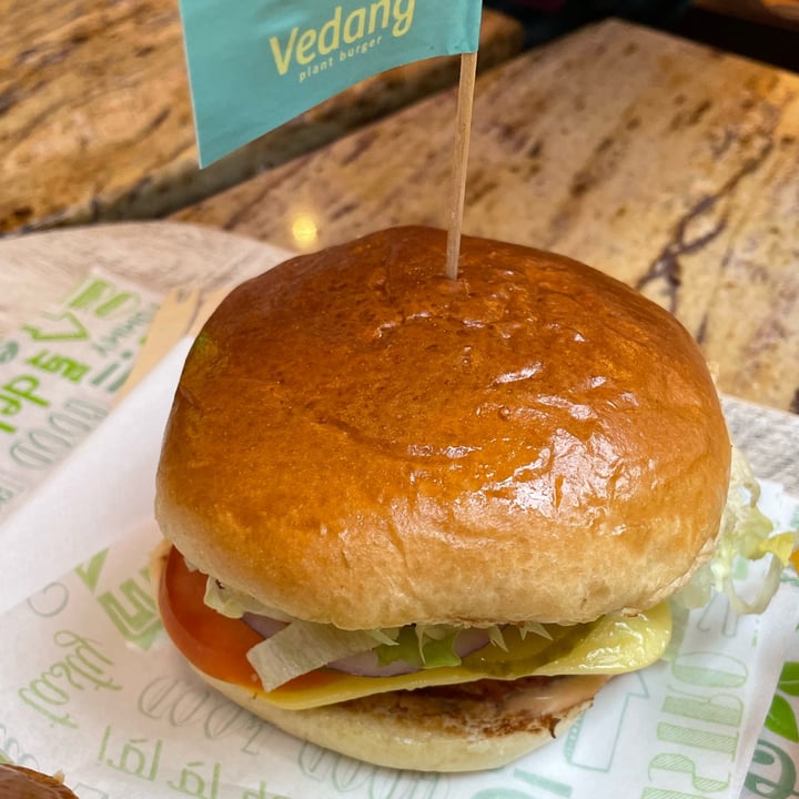 photo of Vedang @ Mall of Berlin Beyond Burger shared by @fbradaschia on  10 Jul 2022 - review