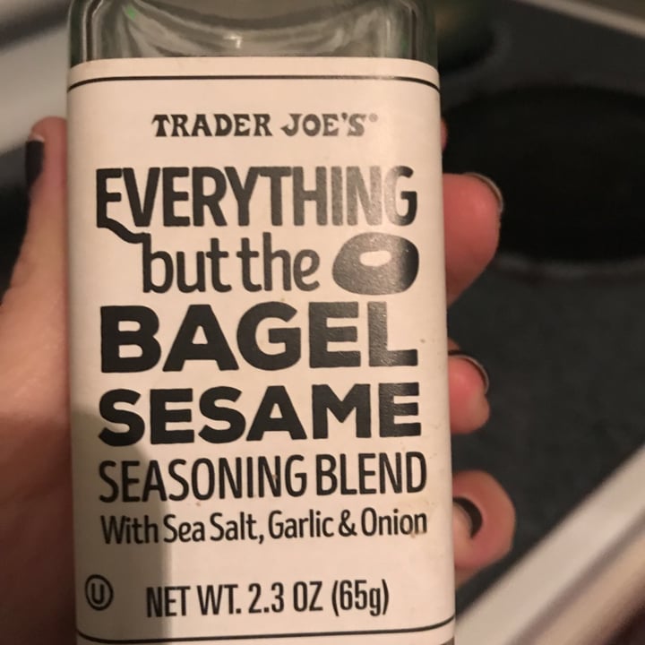 photo of Trader Joe's Everything But The Bagel Sesame Seasoning Blend shared by @dugane on  31 Dec 2020 - review