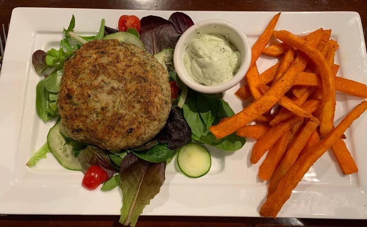 photo of Love Earth Café Bakery Artichoke And Spinach Burger shared by @melissaschapman on  23 Jan 2020 - review