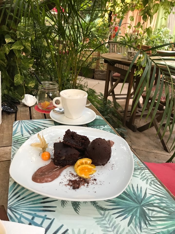 photo of Temple Natura Cafè Vegan Brownie Con Helado De Chocolate shared by @irinailt on  19 Dec 2019 - review