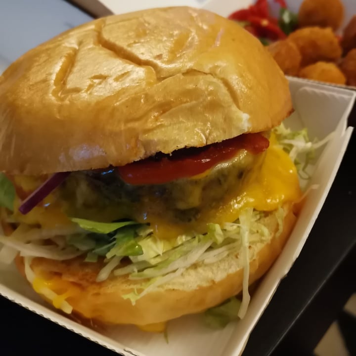 review photo of PNY Oberkampf Vegan Burger with les Nouveaux Fermiers shared by @chachaperchee on 18 Aug 2020 - review