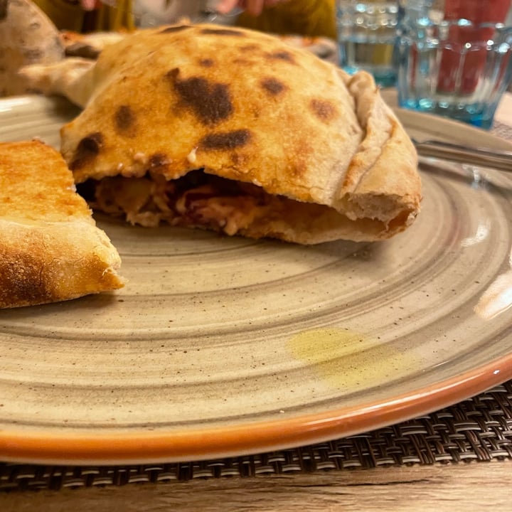 photo of Pizzeria Controvento Calzone sorpresa shared by @petrat on  16 Mar 2022 - review