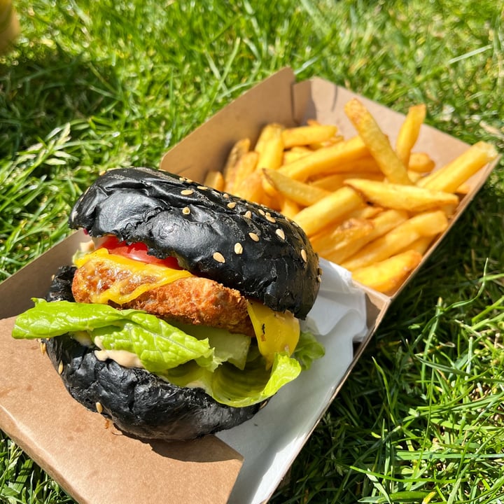 photo of VBurger Camden Seitan Schnitzel Burger shared by @rury on  30 Apr 2022 - review
