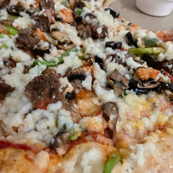 photo of Papa Johns vegan royal shared by @yaremi on  13 Sep 2022 - review