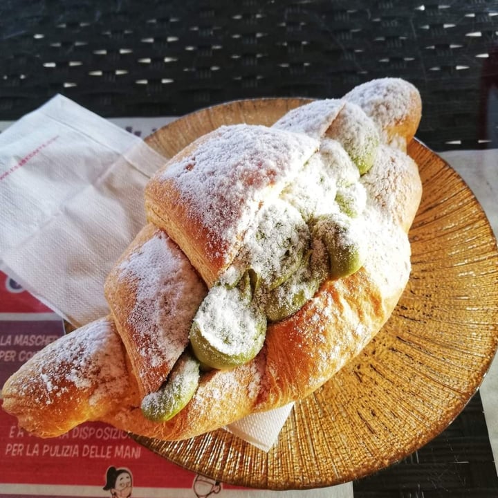 photo of Forno Pasticceria Antico Porto Cornetto vegano con crema al pistacchio shared by @sakura87sam on  05 Mar 2022 - review