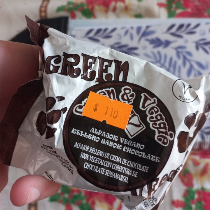 photo of green y veggie alfajor shared by @ledesmaa on  15 Apr 2022 - review