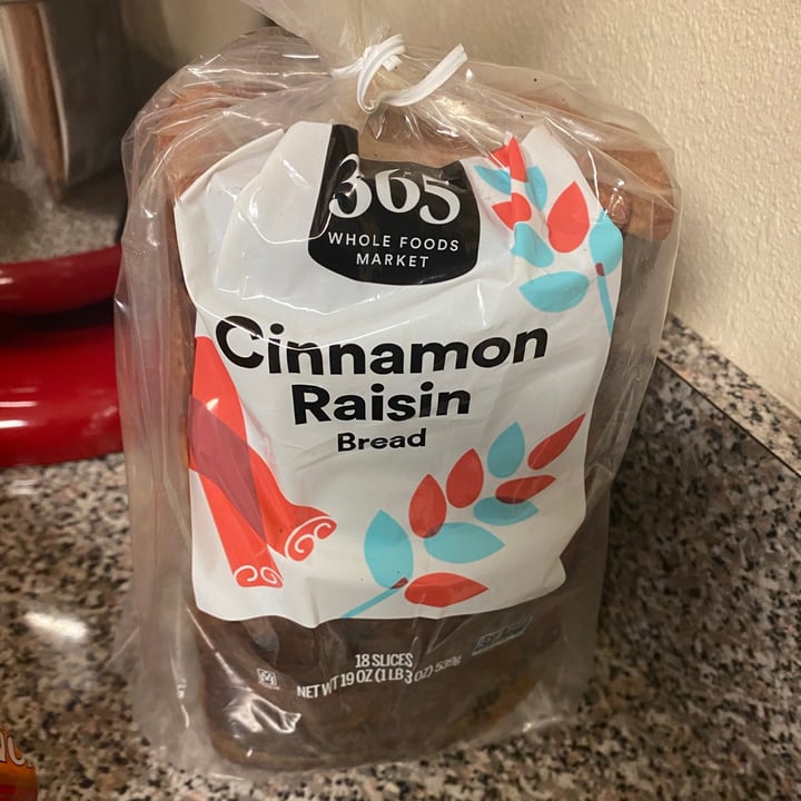 photo of 365 Whole Foods Market Cinnamon Raisin Bread shared by @baby-vegan on  16 Apr 2021 - review