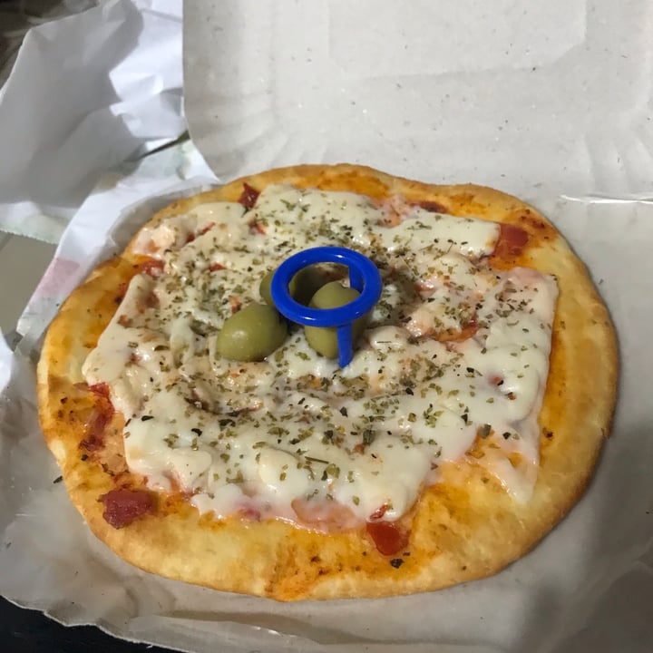 photo of Empanadas de 10 Pizza Muzzarella Vegana shared by @kacerutti on  31 Aug 2021 - review