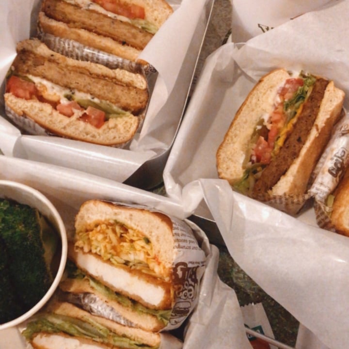 photo of VeganBurg Singapore Chili Krab Burger shared by @mehmehrene on  10 Oct 2021 - review