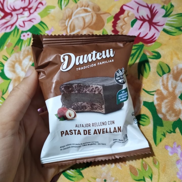 photo of dantelli Alfajor de chocolate relleno con pasta de Avellanas shared by @nazarenamorello on  25 Sep 2022 - review