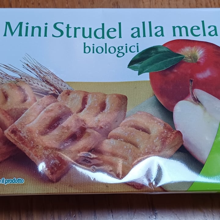 review photo of Bio mini strudel alla mela biologico shared by @aleiyka on 10 Jul 2022 - review