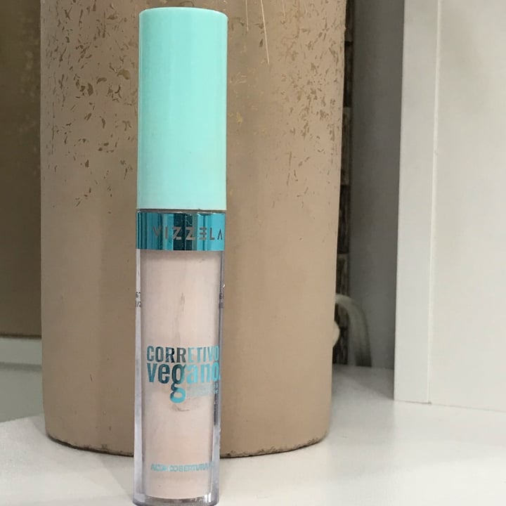 review photo of Vizzela Cosméticos Corretivo shared by @gabrieladias on 14 Oct 2022 - review