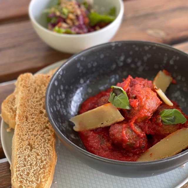 Photo of the dish “Albóndigas de lentejas con tomate”