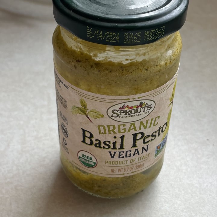 photo of Sprouts Farmers Market Organic Basil Pesto Vegan shared by @mattclark181 on  14 Jan 2022 - review