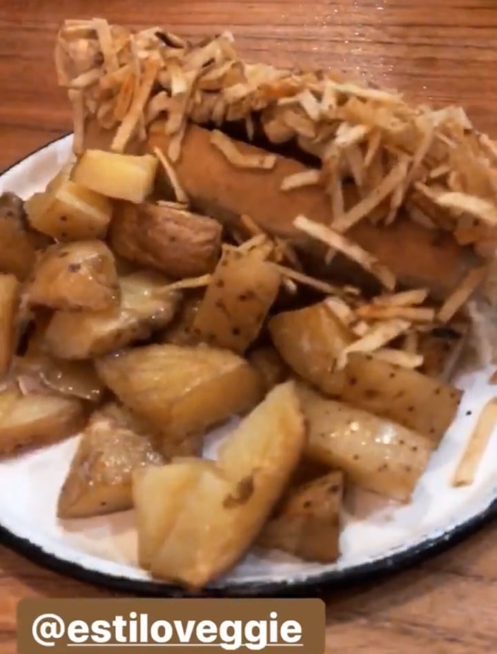 photo of Estilo Veggie Hot Dog shared by @kekorosen on  06 Dec 2019 - review