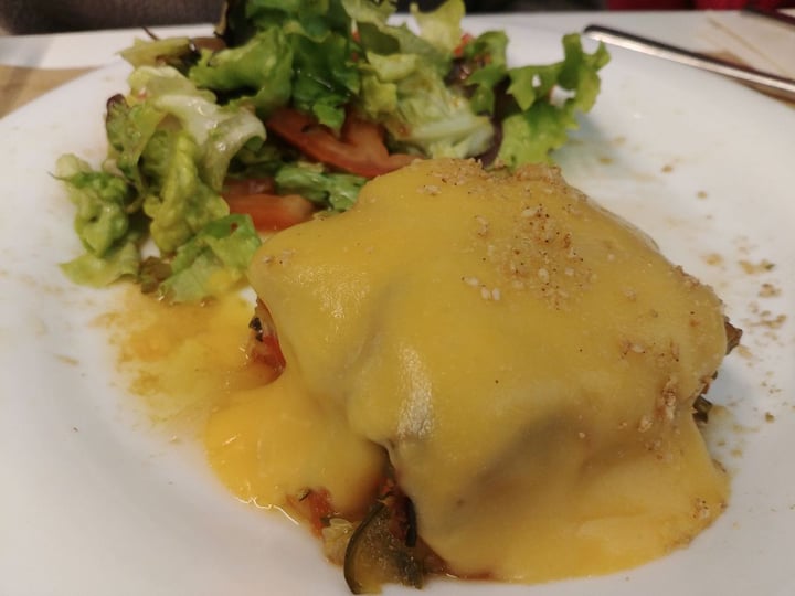 photo of Km. O Pastel de calabacín, tomate y berenjena con crema de queso vegano shared by @hoerujoel on  21 Jan 2020 - review