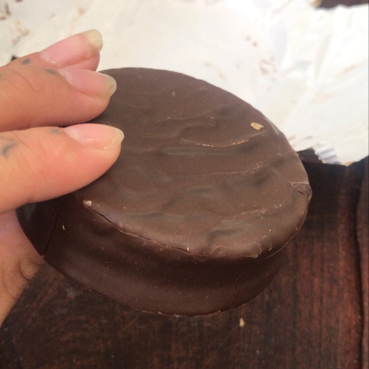 photo of Felices Las Vacas Alfajor negro sin tacc shared by @fungi on  17 Feb 2022 - review