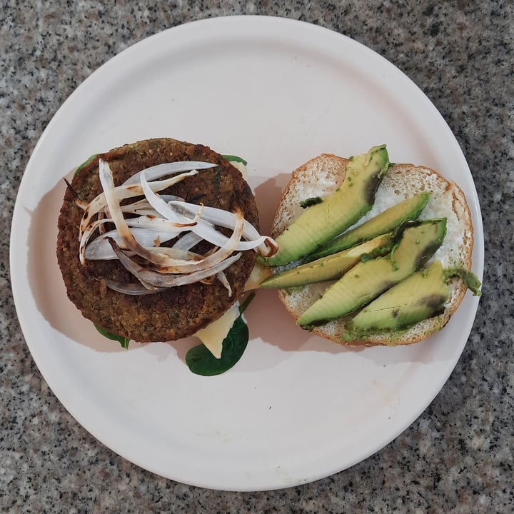 review photo of Comida Urbana Vegana Burger De Lentejas y Semillas de Girasol shared by @kariiflores on 26 Jun 2021 - review
