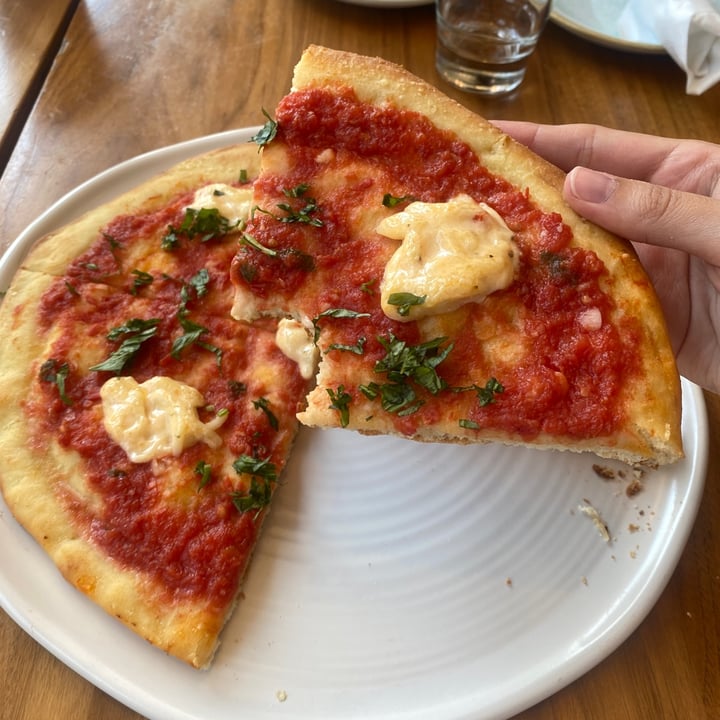 photo of Fresh on Bloor Margherita pizza shared by @th-vegan on  24 Aug 2022 - review