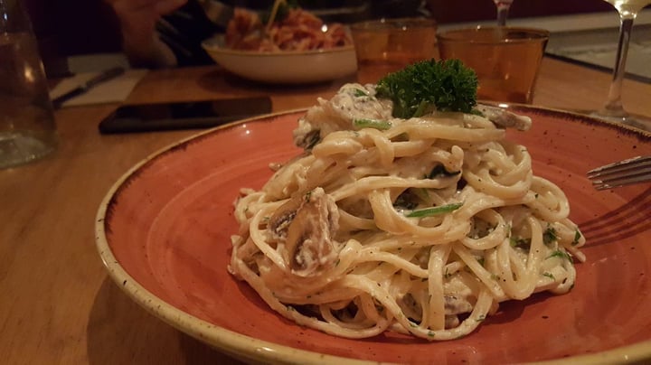 review photo of Versachi's Pizzeria e Cucina Cream And Mushroom Linguine shared by @amorosofine on 06 Feb 2020 - review