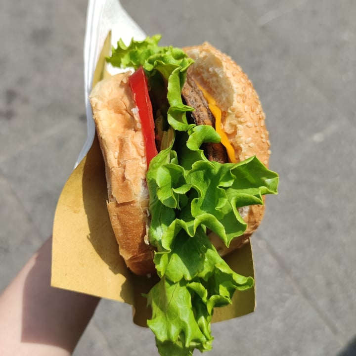 photo of Veg-Mi Trike Beyond Burger shared by @annapannafood on  14 Mar 2022 - review