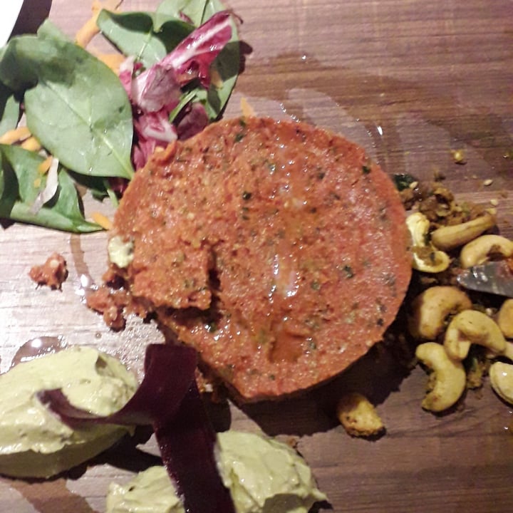 review photo of Ristorante Vecchi Ricordi da Gimbo tartare di pomodori con hummus avocado e anacardi speziati shared by @coco80 on 29 May 2022 - review