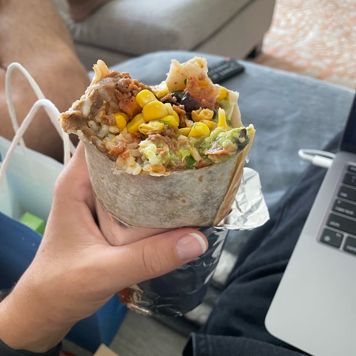 photo of Burro Blanco The Beyond Meat Burrito shared by @jetlaggedlauryn on  03 May 2022 - review