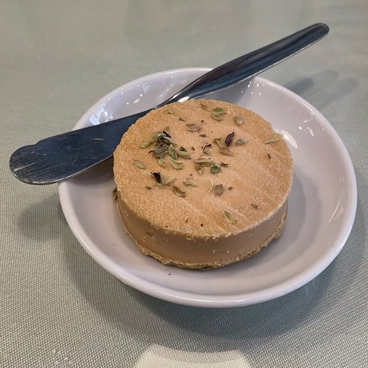 photo of Organi Chiado Vegan cheese shared by @trianglewalker on  15 May 2021 - review