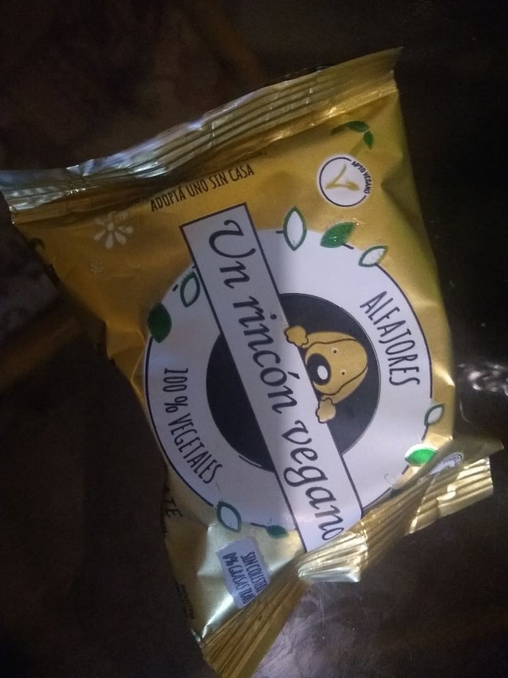 photo of Un Rincón Vegano Alfajor Chocolate shared by @camiszesko on  09 Jun 2020 - review