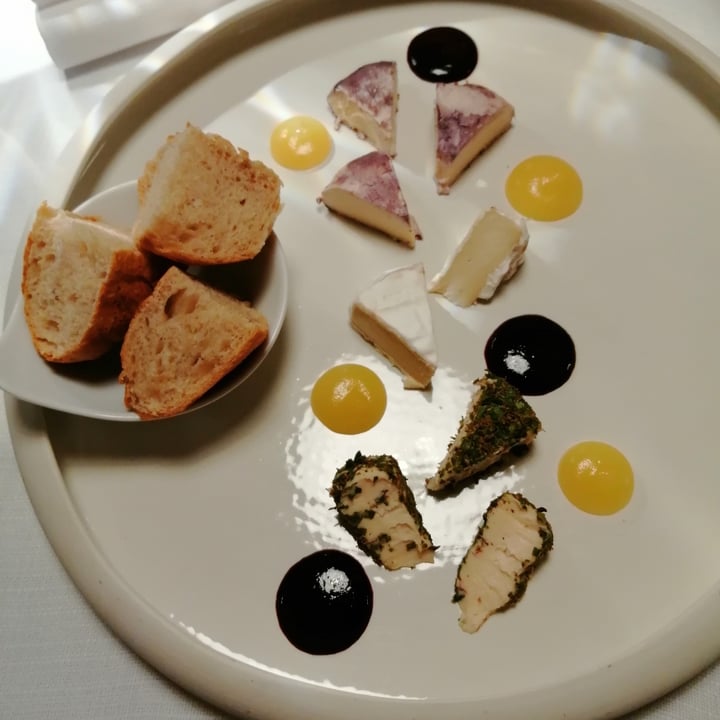 photo of Osteria Casa Mia di Dri Walter Degustazione di formaggi di anacardi shared by @fedevegana on  21 Nov 2021 - review