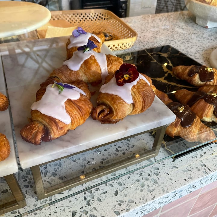 photo of Chaumont Vegan Strawberry Croissant shared by @ekelcem on  12 Dec 2021 - review