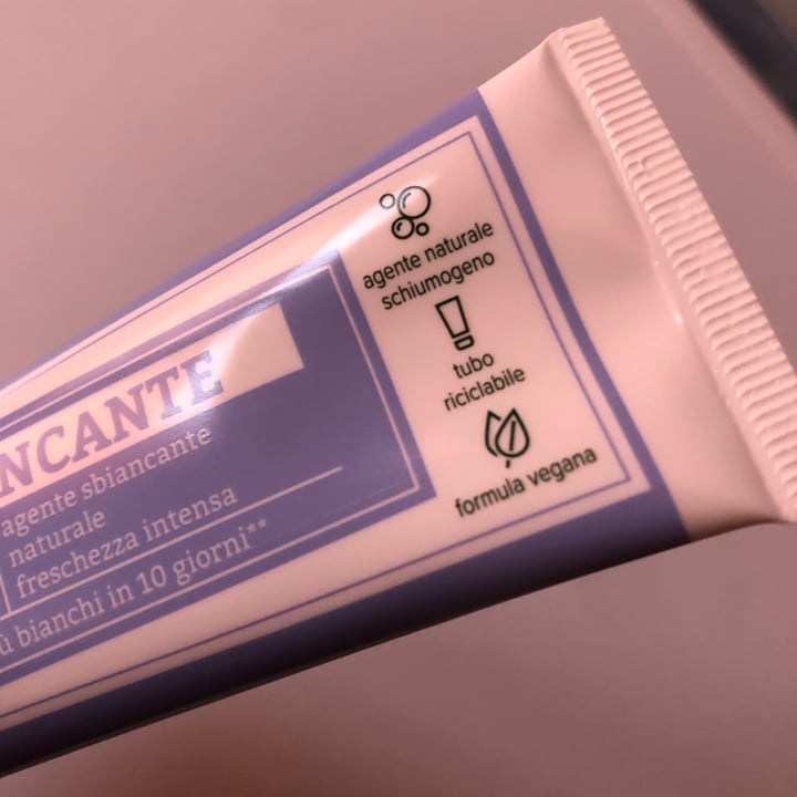 review photo of Antica erboristeria Dentifricio sbiancante shared by @maddalenab on 05 May 2022 - review