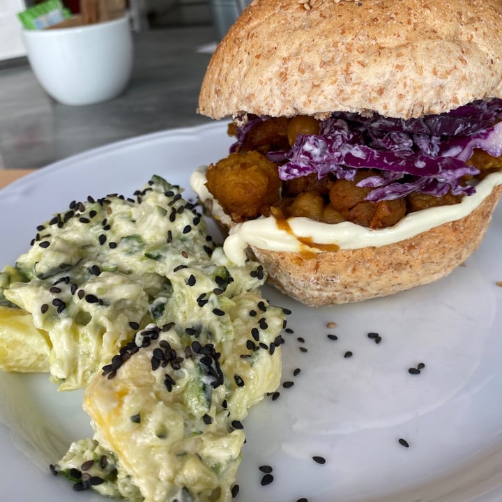 photo of Dulcamara Vegan Bakery & Bistrot Veg burger gourmet shared by @ameliaa on  30 Jul 2022 - review